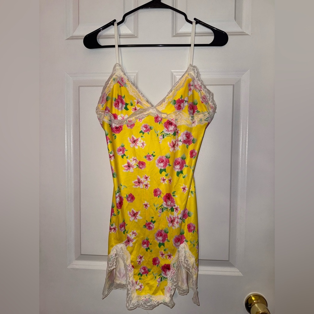 SHEIN Yellow Floral Lace Chemise